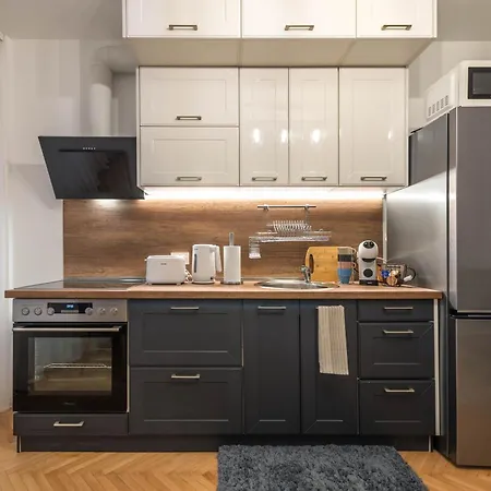 Appartamento Cozy With Free Parking