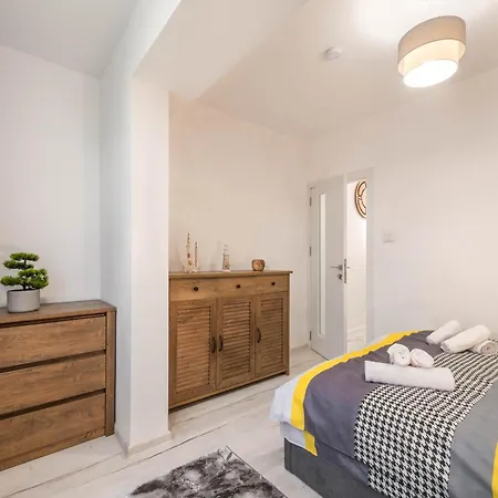 Cozy With Free Parking Várna