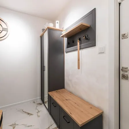 Cozy With Free Parking Varna