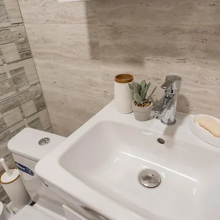 Cozy With Free Parking 公寓