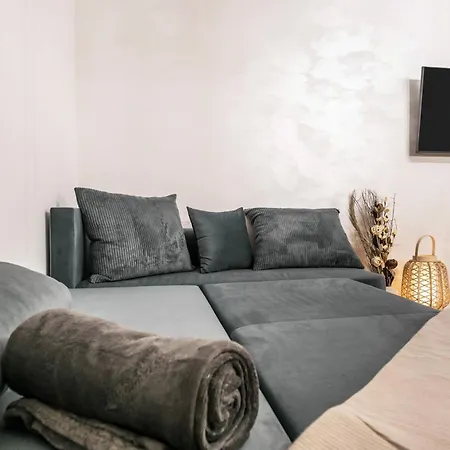 Cozy With Free Parking
